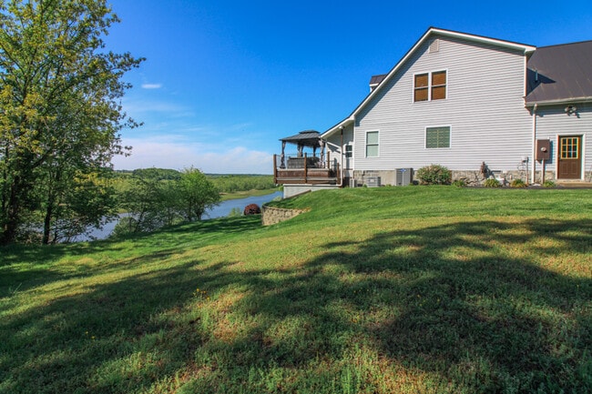 Building Photo - 511 Riverview Ct