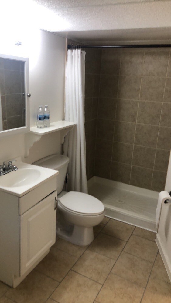 Building Photo - 211 Hadley Ave