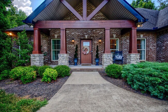 Building Photo - Fully Furnished, Short Term Rental, 1 Mont...