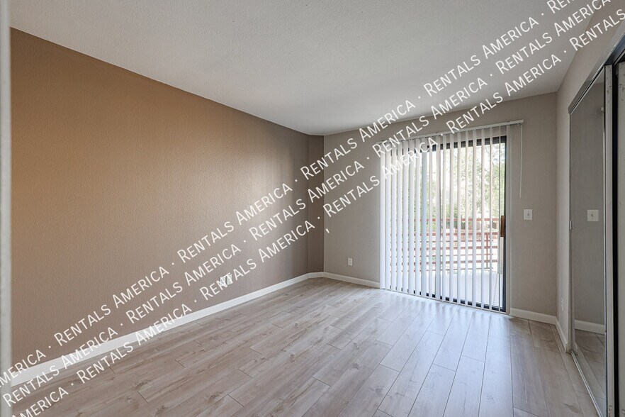Building Photo - 4850 E Desert Cove Ave