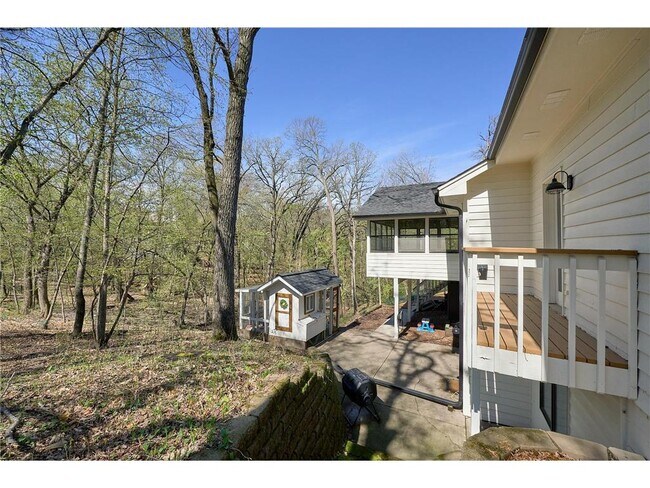 Building Photo - 1832 Essex Rd