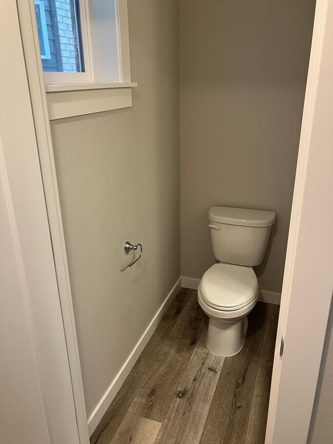 Building Photo - Large Three Bedroom Home in Sustainable South Salem Community