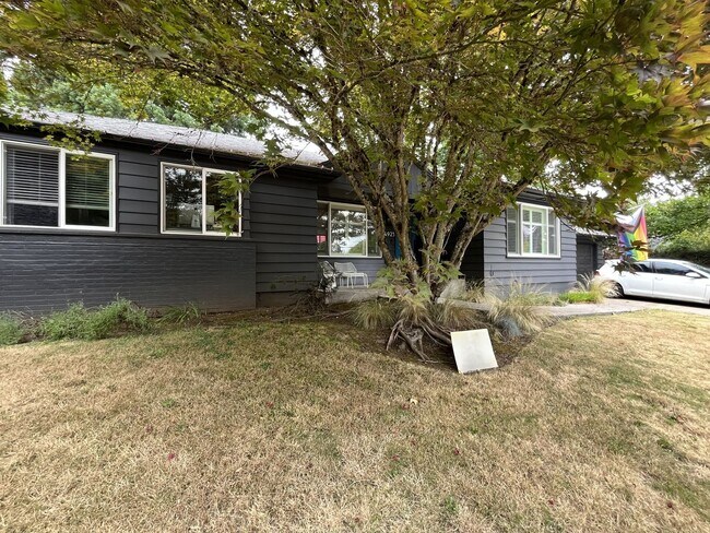 Building Photo - 4923 SW Lowell St