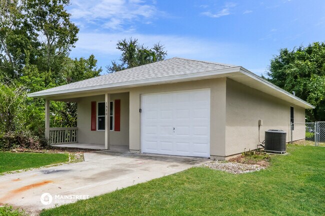 Building Photo - 1530 18th Ave SW