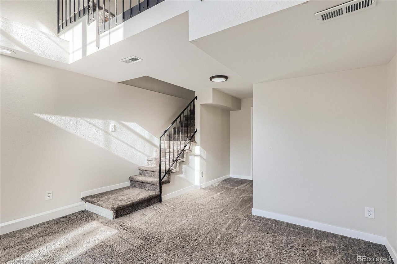 Building Photo - 9423 W Ontario Dr