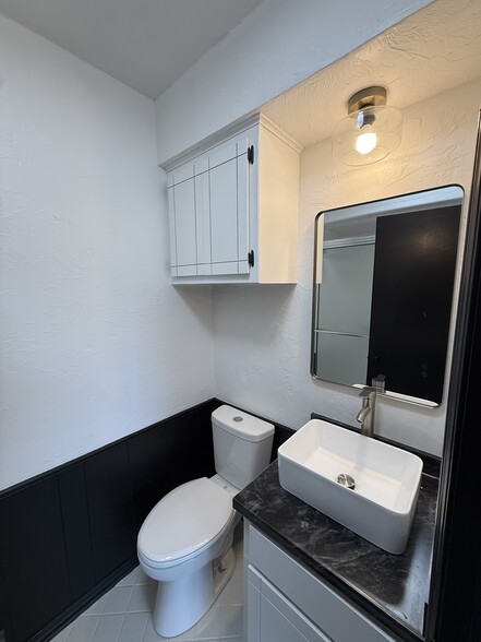 Master bathroom - 4204 NW 51st St