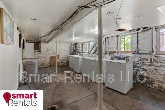 Building Photo - 4101 Flad Ave