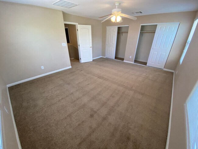 Building Photo - Wonderful 4 bed/2.5 bath home located in Summerlin