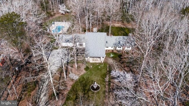 Building Photo - 7621 River Rd