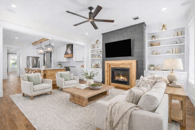 Building Photo - 726 E 28th St