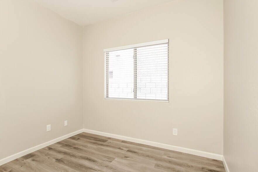 Building Photo - 1607 S 79th Ln