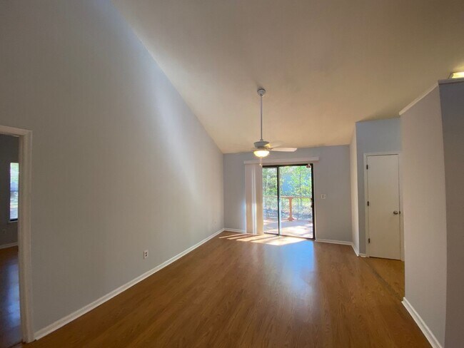 Building Photo - 3154 Folsom Rd