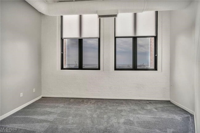 Building Photo - 1133 W 9th St