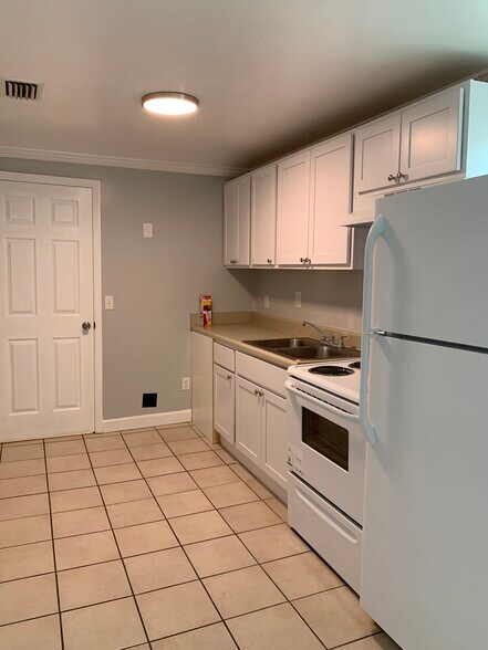 Building Photo - 2327 Ernest St