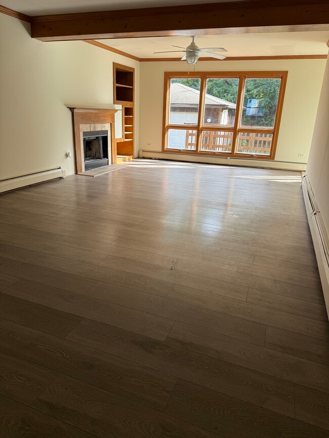 Building Photo - 3007 Lincoln Rd