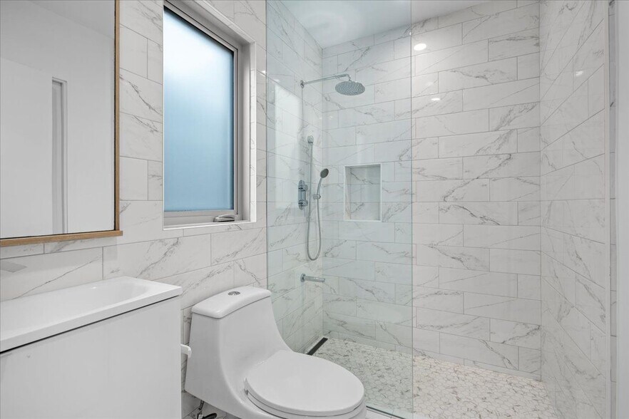 Building Photo - 541 Rose Ave