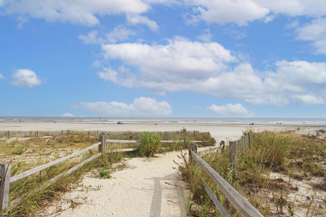 Building Photo - 5200 Boardwalk