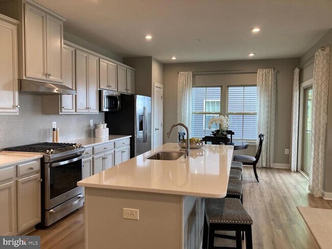 Building Photo - 7045 Eaglehead Dr
