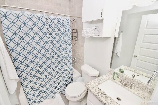 Building Photo - 13 West Dr