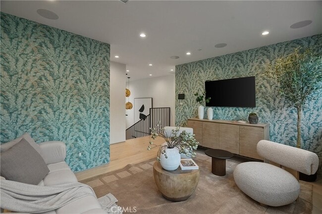 Building Photo - 4242 Vantage Ave