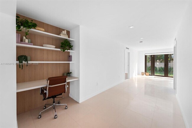 Building Photo - 120 NE 49th St