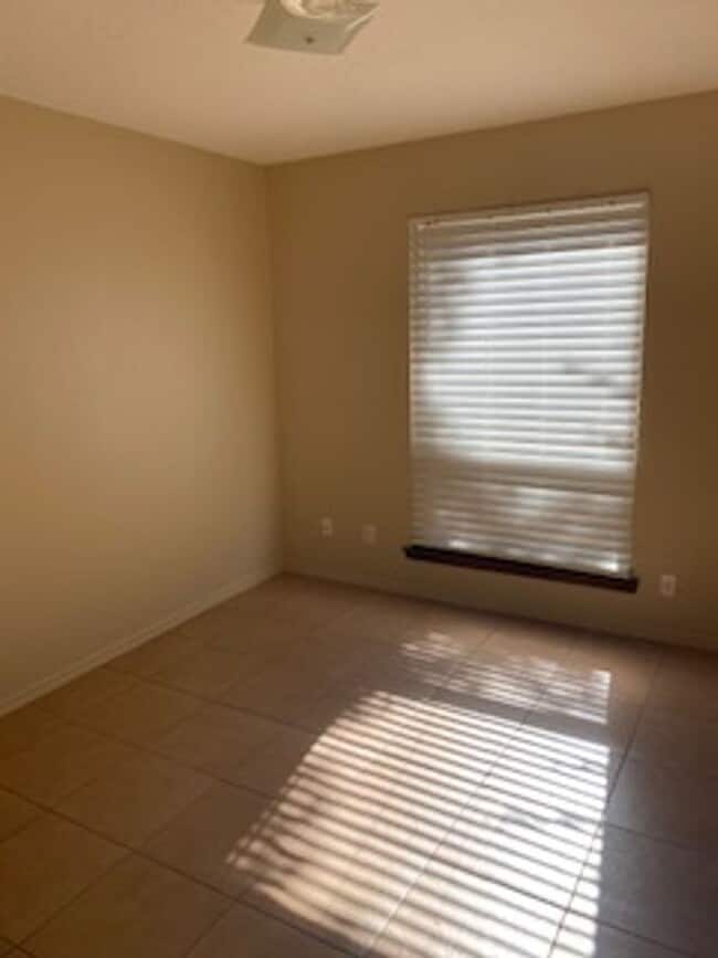 Building Photo - 12240 Menaul Blvd NE