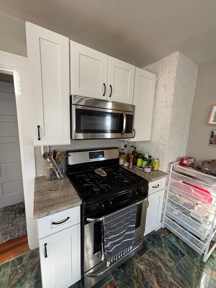 Building Photo - 17 Lesher St