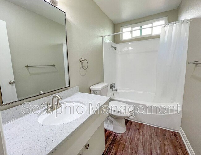 Building Photo - 1058 Roewill Dr