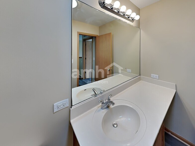 Building Photo - 818 Glen Cove Ln