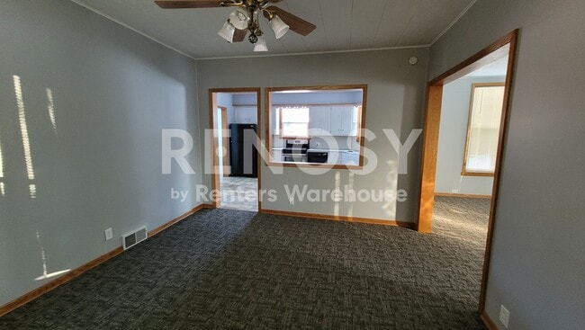 Building Photo - 4BD/2BA in Newport Available Now!