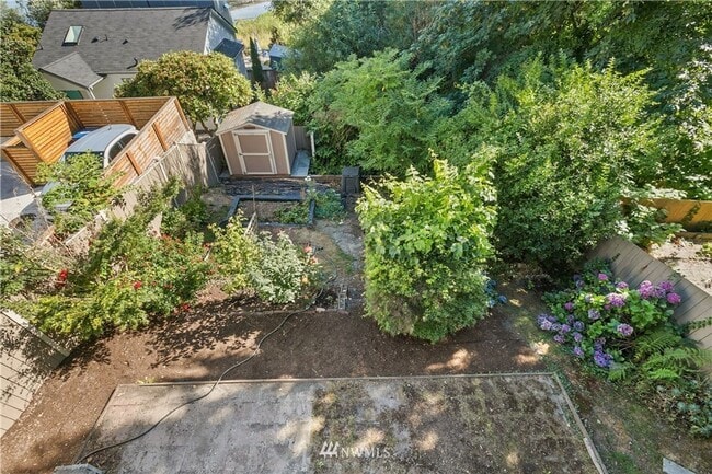 Building Photo - Spacious Montlake Rental with Stunning Vie...