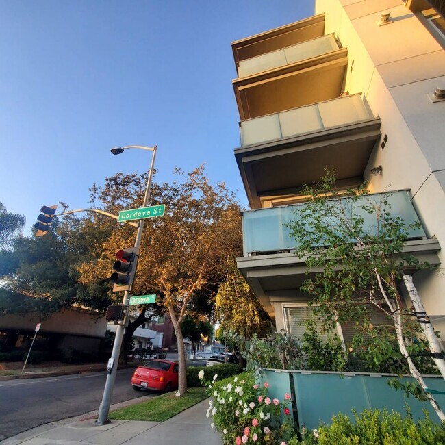 Building Photo - 160 S Hudson Ave