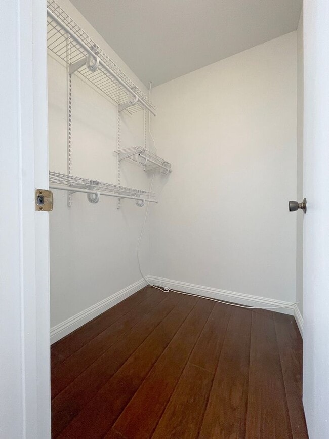 Building Photo - 3 Bed + 1.5 Bath + 2 Car Garage