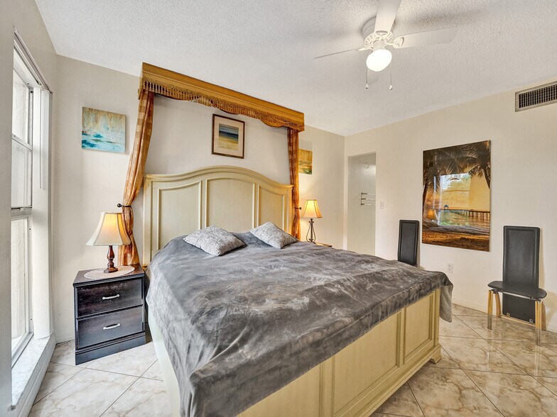 Master Bedroom extra large and light - 201 178th Dr