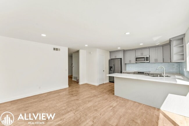 Building Photo - Spacious 3 Bed/2.5 Bath, 2-Story Home with Private Patio Available Now!