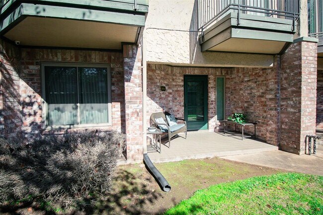 Primary Photo - 3805 Landmark Dr