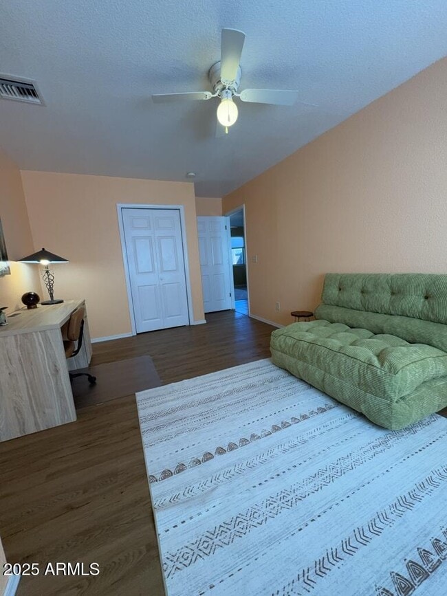 Building Photo - 10238 S Honeysuckle Dr