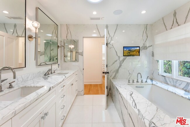Building Photo - 797 Amalfi Dr