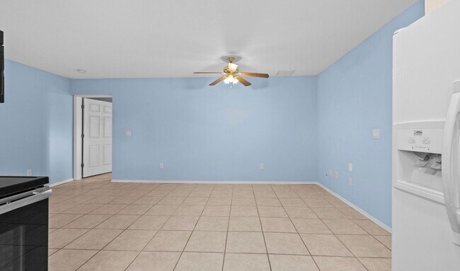Building Photo - 141 NE Naranja Ave