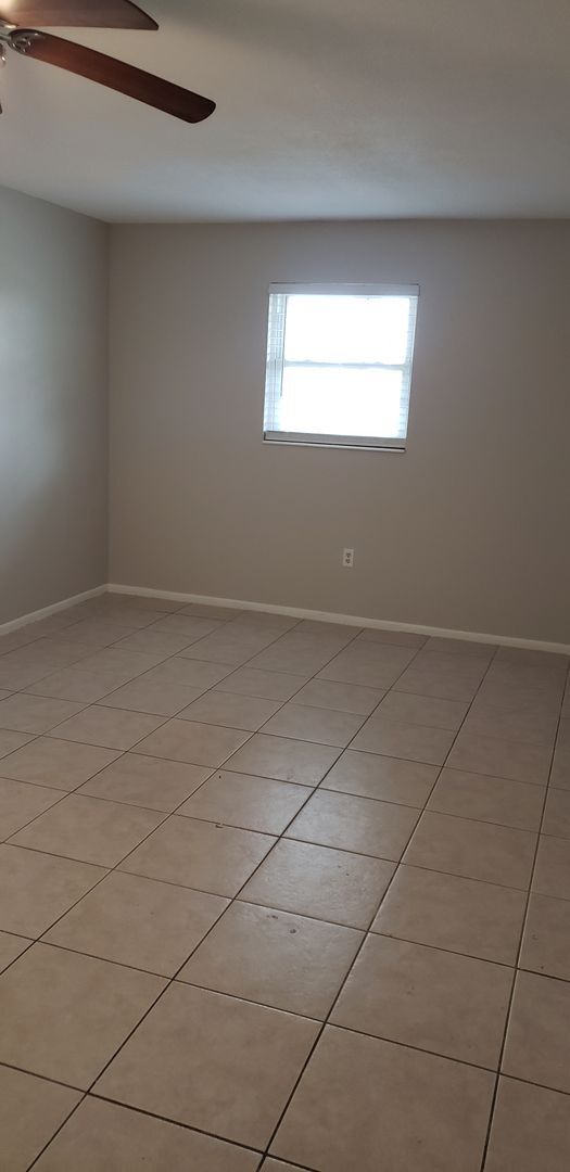 Building Photo - Cozy 2nd floor condo by Lake Underhill