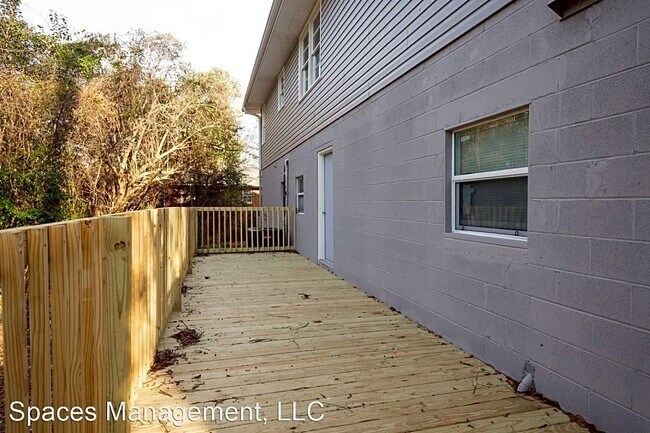 Building Photo - 7 Hickory Ln