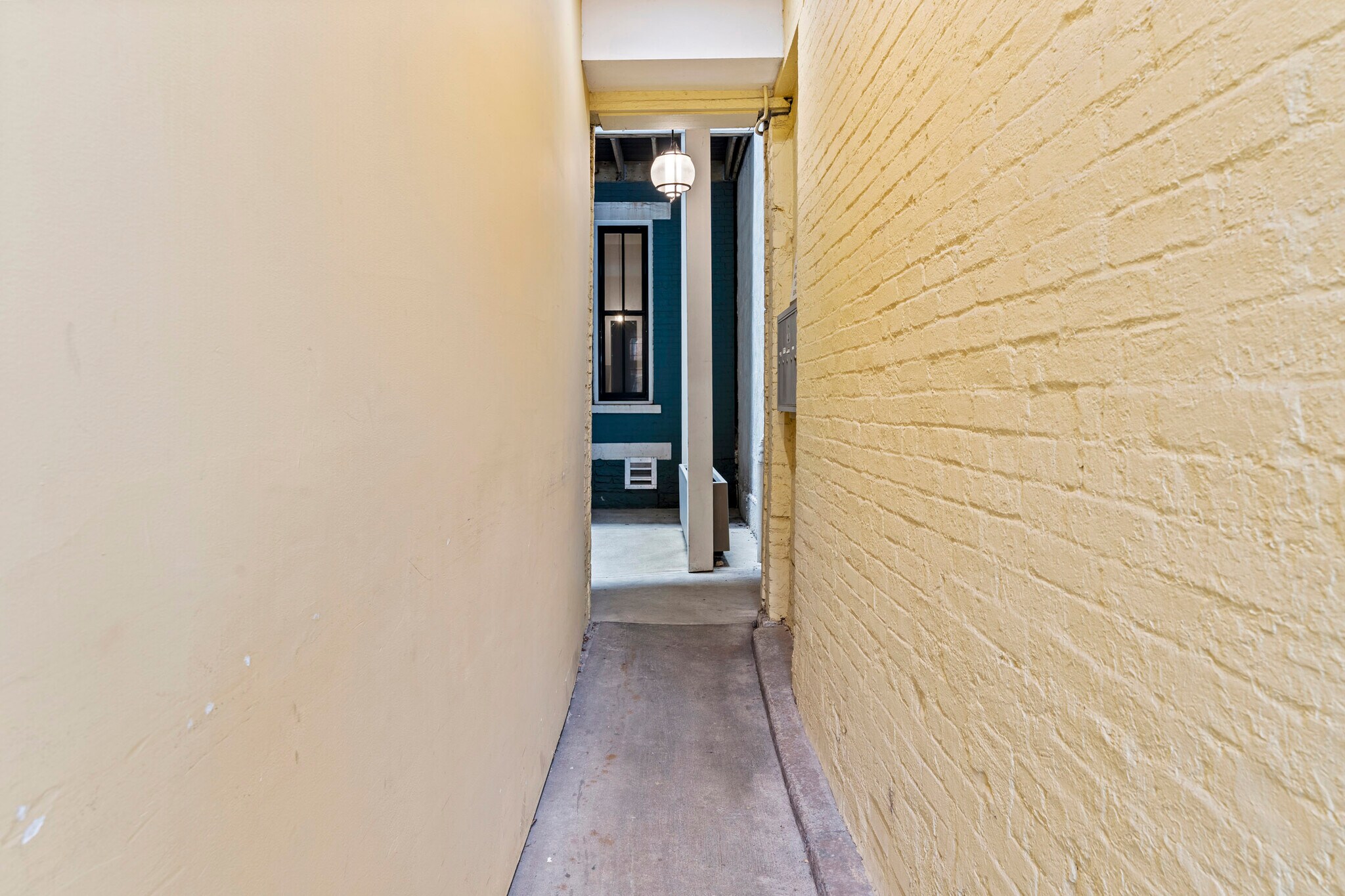 Building Photo - 1432 Elm St