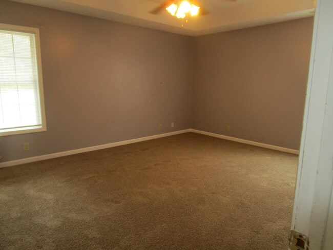 Building Photo - 1030 Nottingham Dr