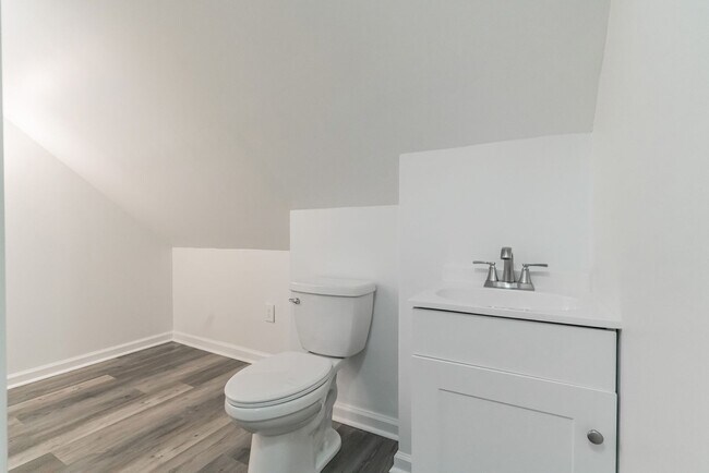 Building Photo - 4/ 1.5 Just minutes from Wake Forest Unive...
