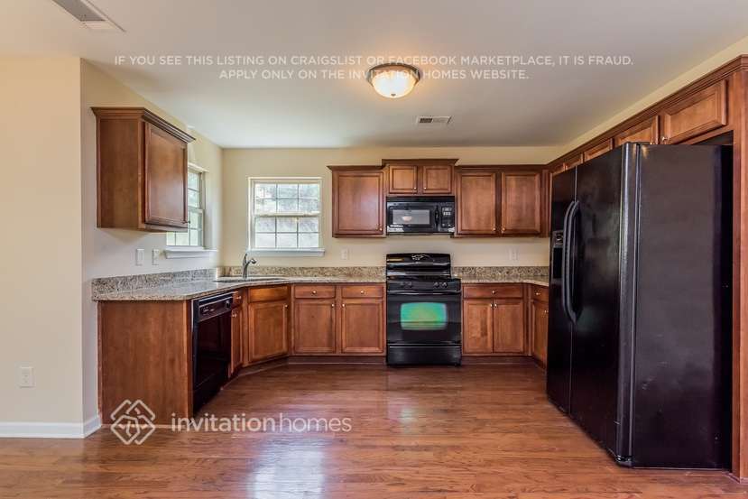 Building Photo - 123 Village Pkwy