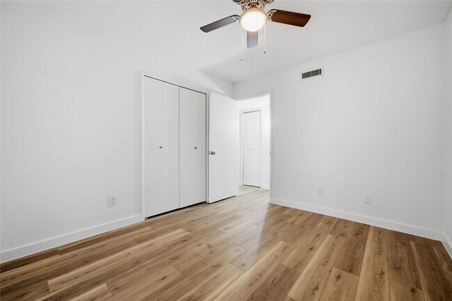 Building Photo - 2126 Quail Valley E Dr