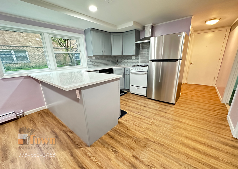 Primary Photo - 7734 W Addison St