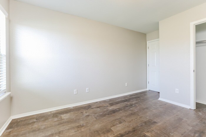 Building Photo - 12805 Bell Flower Dr