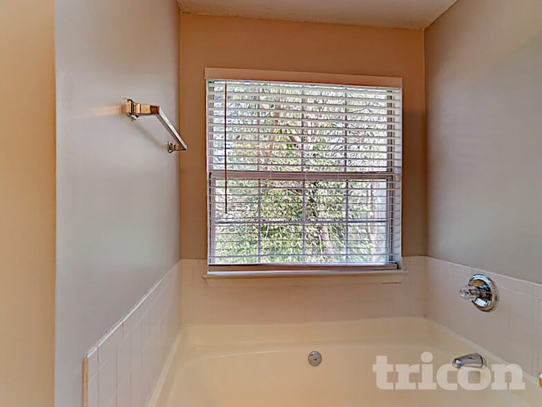 Building Photo - 842 Asbury Trail