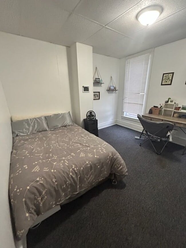 Building Photo - 1513 E Superior St